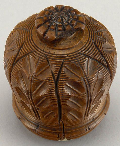 05748 Treen Coquilla Nutmeg Grater c. 1775  