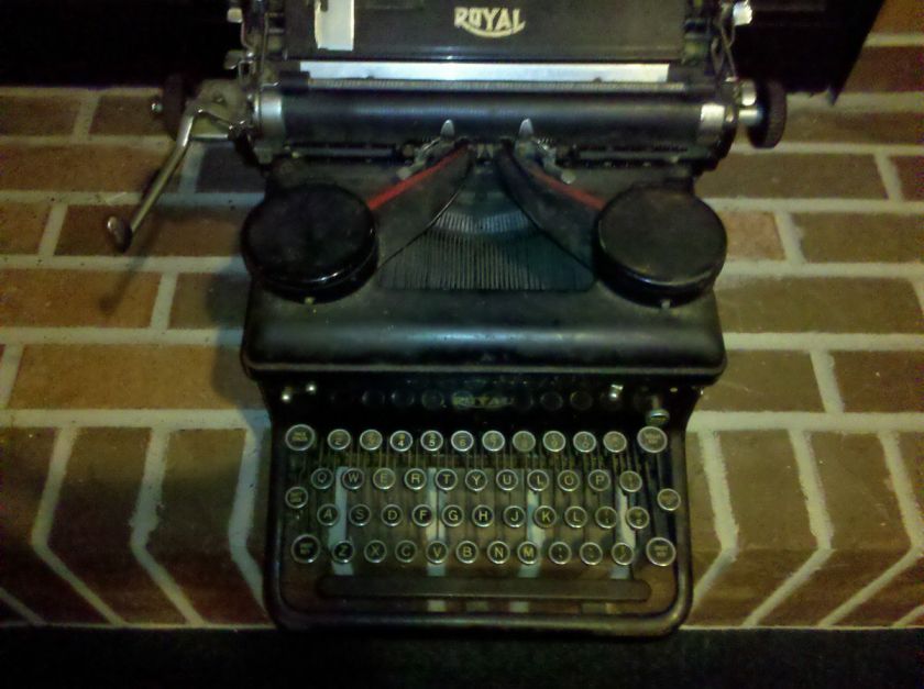 Royal Antique Typewriter W/ ribbon 1930s  