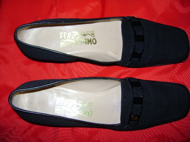 SALVATORE FERRAGAMO BLACK PUMPS W BUCKLES 8.5 AA SUPERB  