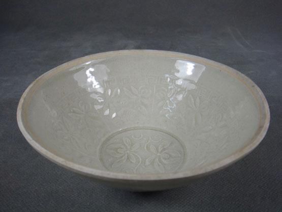 Fine Ding Kiln Porcelain Bowl With Flowers Design  