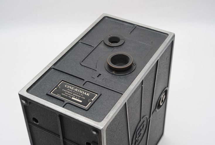 Rare Cine Kodak 16mm Vintage camera. Excellent condition for its age 