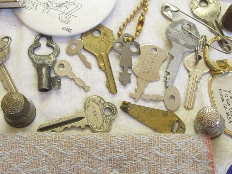 VINTAGE JUNK DRAWER LOT*KEYS*PINS*BUTTONS*LIGHTERS*COMB*THIMBLES 