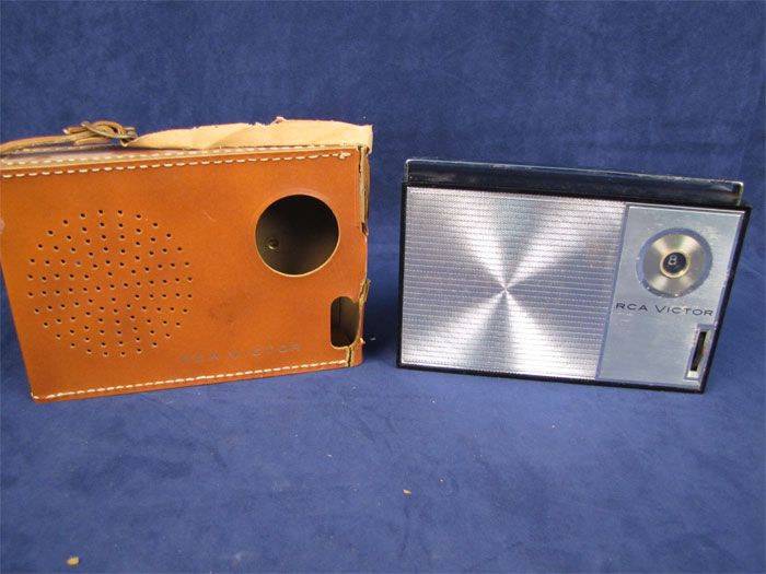 Vintage RCA Victor 1 RG 41 Transistor Radio Orig. Case  