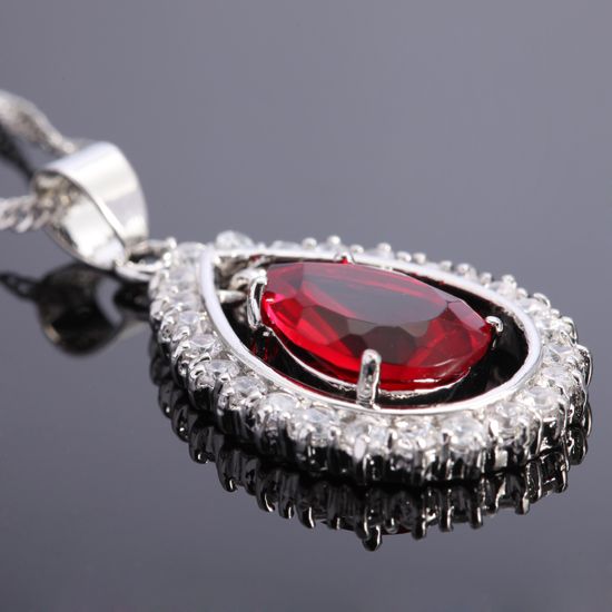 Our jewellery is designed for everyday elegant to evening magnificent 