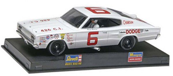 Revell Monogram 4842 1966 Dodge Charger #6 Pearson 1/32  