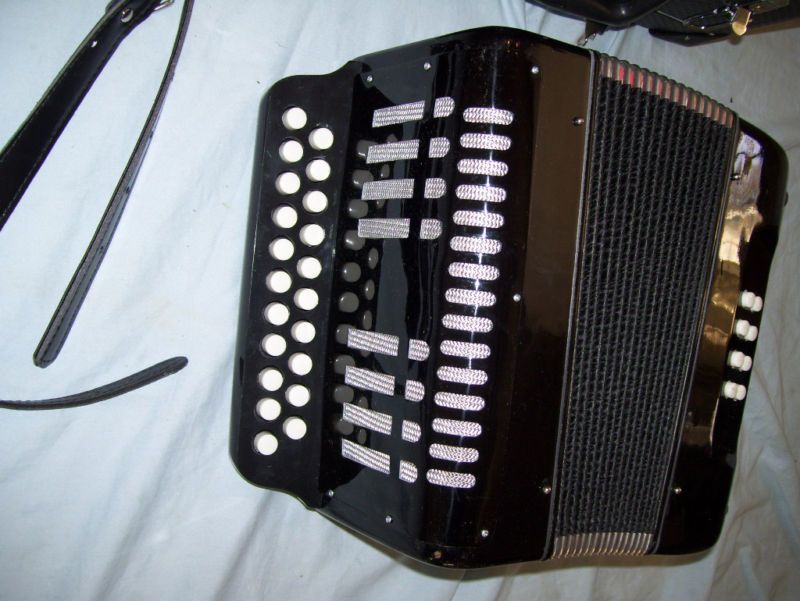 New Accordion with hard case, C/F key  