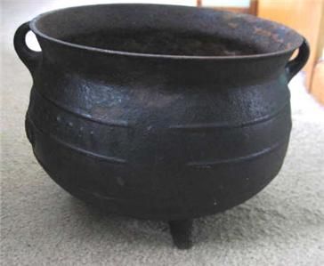 ANTIQUE 3 LEGGED CAST IRON 5.2 KETTLE BEAN POT CAULDRON, GATE MARK SAV 