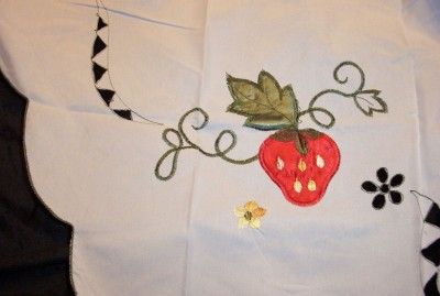   SET STRAWBERRY/STRAWBERRIES SWAG VALANCE AND KITCHEN CURTAINS  