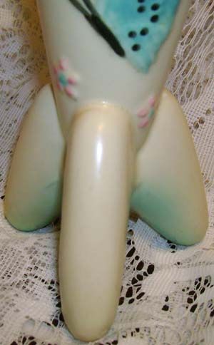 VINTAGE 1956 HULL B9 USA BUTTERFLY 3 LEG FLOWER VASE  