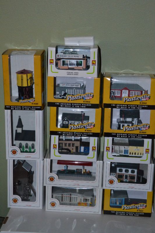 14 BACHMANN / PLASTICVILLE BUILDINGS/HOUSES NIB N SCALE  