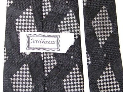 VINTAGE GINNNI VERSACE BLACK SILVER DIAMOND GEOMATRIC SILK NECKTIE TIE 